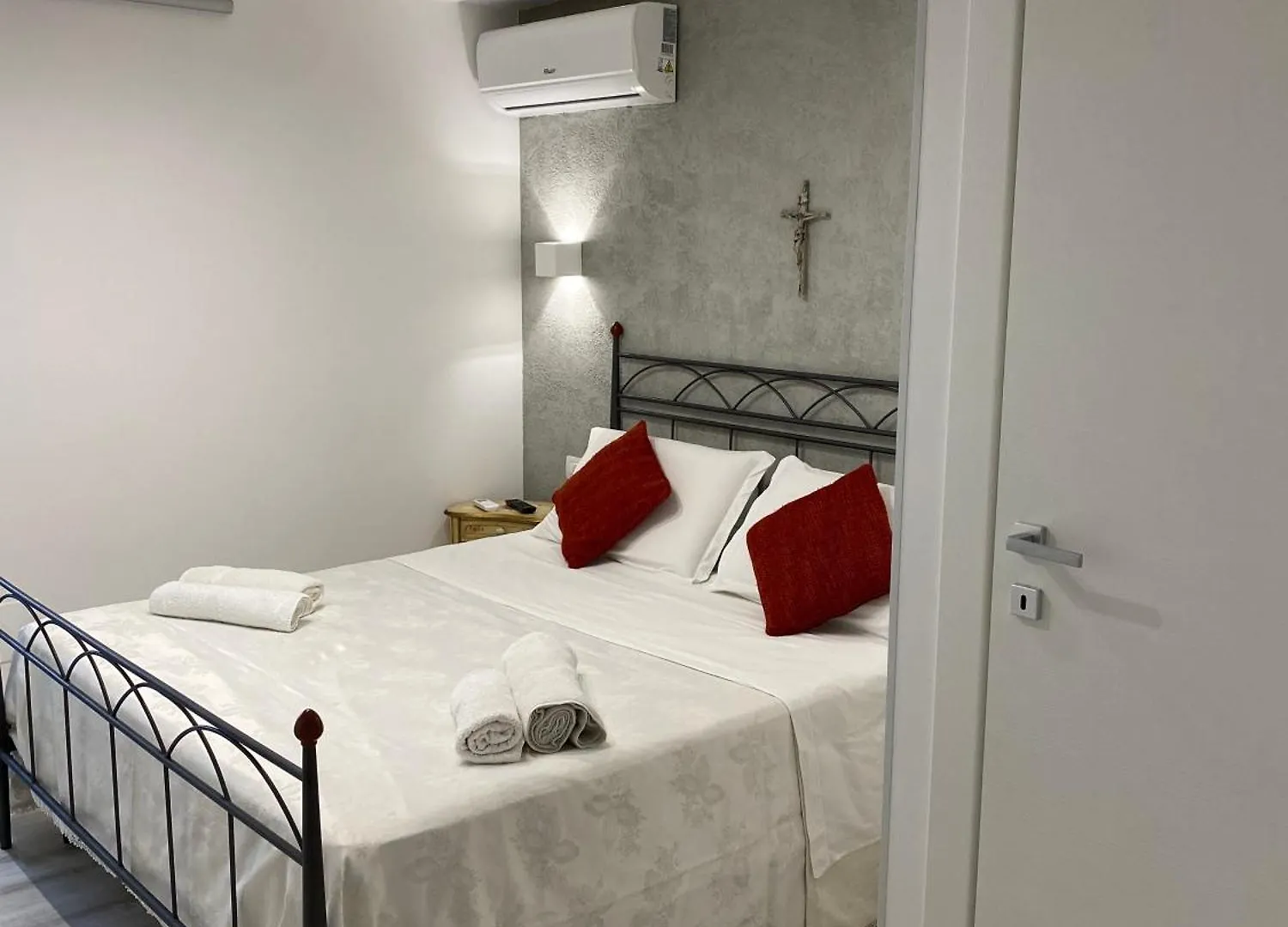 Bed and Breakfast Royal House à Catane Couette-café